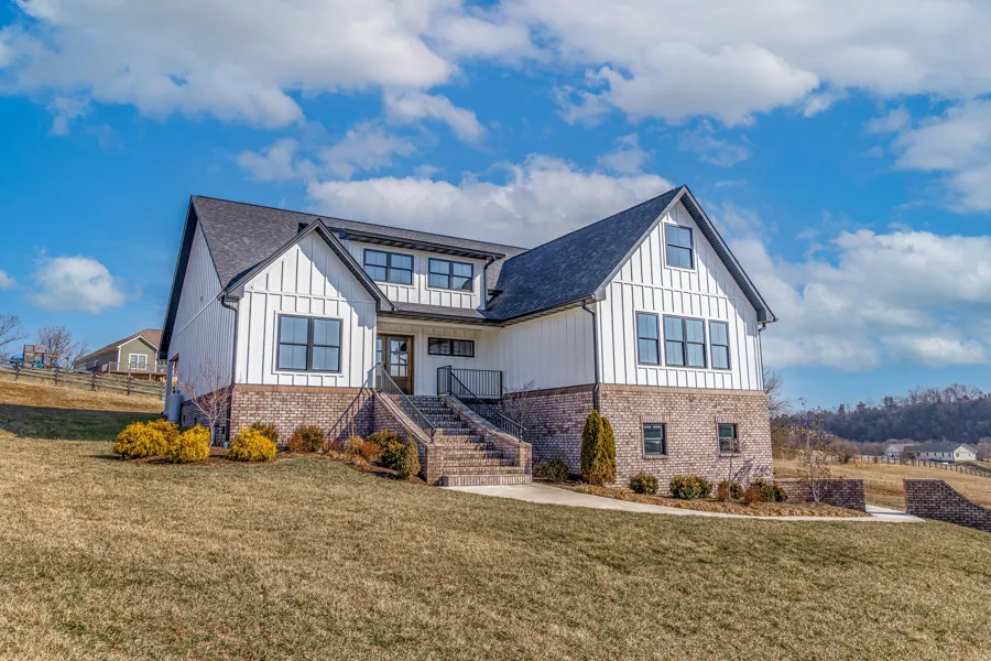 635 Lakeside Drive